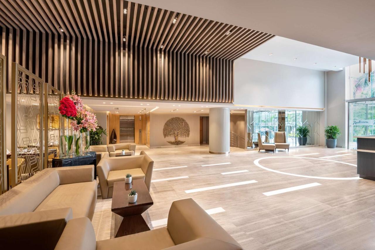 Radisson Hotel Sector 29 Gurugram Гургаон Екстериор снимка